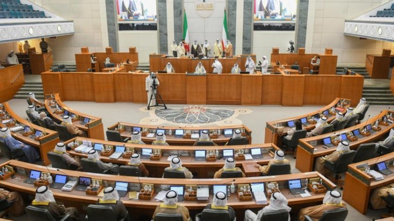 Kuveyt’te Anayasa mahkemesi geçen yıl yapılan parlamento seçimleri iptal etti