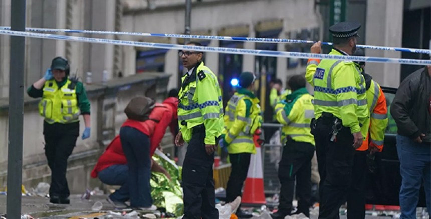 Liverpool’un Şampiyonluk Kutlamasında Dehşet: Araç Kutlamalara Daldı, Gözaltı Var