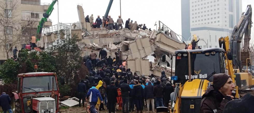 AFAD'dan deprem ile ilgili ilk açıklama | 76 ölü, 440 yaralı