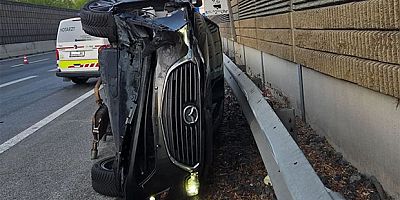 A2 Süd Otoyolu’nda Kaza: Araç Yan Yattı, İki Kişi Yaralandı