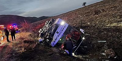 Afyonkarahisar’ın Dinar İlçesinde Otobüs Kazası: 2 Ölü, 21 Yaralı