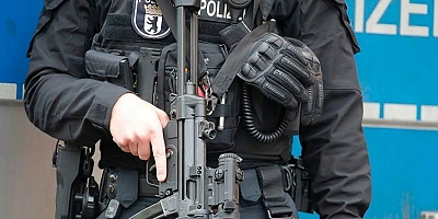 Almanya Hamburg'da bir okulda silah alarmı verildi 