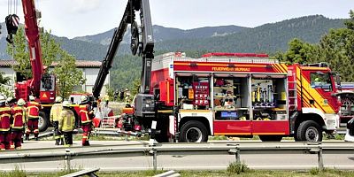 Almanya’nın Bavyera eyaletinde meydana gelen tren kazası en az dört kişi yaşamını yitirdi