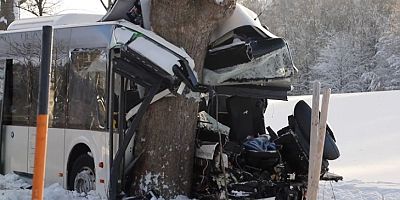 Almanya'nın Erzgebirge Bölgesinde Otobüs Kazası: 1 Çocuk Hayatını Kaybetti, 13 Kişi Ağır Yaralandı