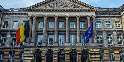 Belçika’da mahkemelerde uygulanan başörtü yasağı kaldırıldı
