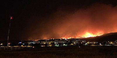 Çanakkale'deki büyük yangın yerleşim yerlerini tehdit ediyor: Merkeze bağlı 9 köy tahliye edildi 