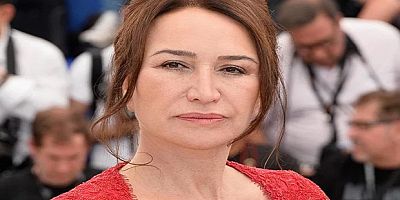  Demet Akbağ, Antalya Altın Portakal Film Festivali Jüri Başkanlığı'ndan İstifa Etti