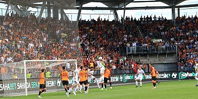Galatasaray Hazırlık maçında Sturm Graz’a 2-1 Yenildi