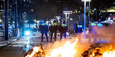  Hollanda'da protestocular polisle çatıştı