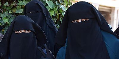 İsviçre'de Peçe ve Burka Yasaklandı
