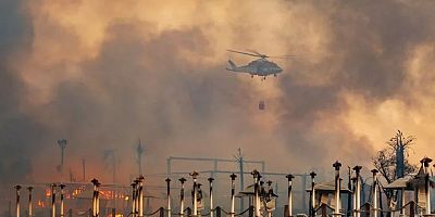 İtalya’da Sicilya adası orman yangınlarıyla mücadele ediyor 