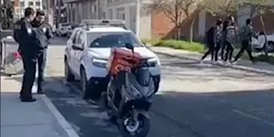 İzmir’de Polis motokuryeyi Beynine sıkmakla tehdit etti (VİDEO)