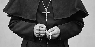   Tecavüzcü Papaz, Eşinin şikayetiyle tutuklandı 