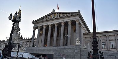 Viyana’da Akaryakıt Krizi: Hükümet “Sınırlı İndirim” Derken, Halk Daha Fazlasını Talep Ediyor