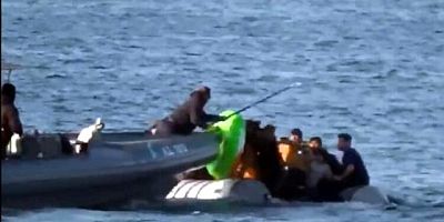  Yunan jandarması göçmen teknesini batırmaya çalıştı