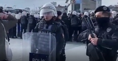  Deprem felaketinin gerçek sorumluları hakkında suç duyusunda bulunan HKP'liler gözaltına alındı.